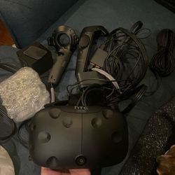 VALVE HTC VIVE VR HEADSET (RARE pre production for developers) + cables/controllers (never used)