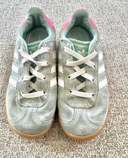 Adidas Kids Suede Sneakers in Mint with Pink Accent Size 9k