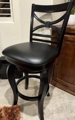 Bar chair/stool In great Condition- $25