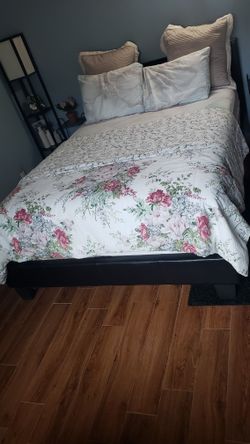 Queen Size Bed Lather 