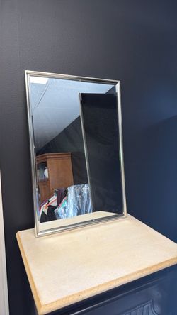 Vanity mirror