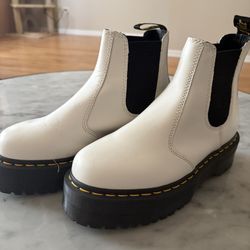 Dr Martins 2976 Smooth Leather Platform Chelsea Boots  USED