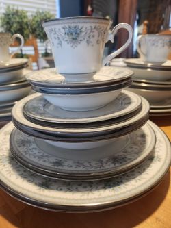 8 plate settings of China