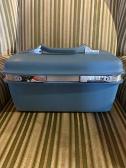 Vintage makeup case