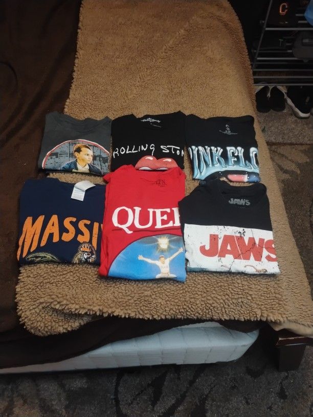4 Concert +2 T-shirts/(1)JAWS/(1)Massive (Medium)