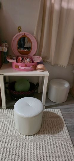 Girls room vanity set