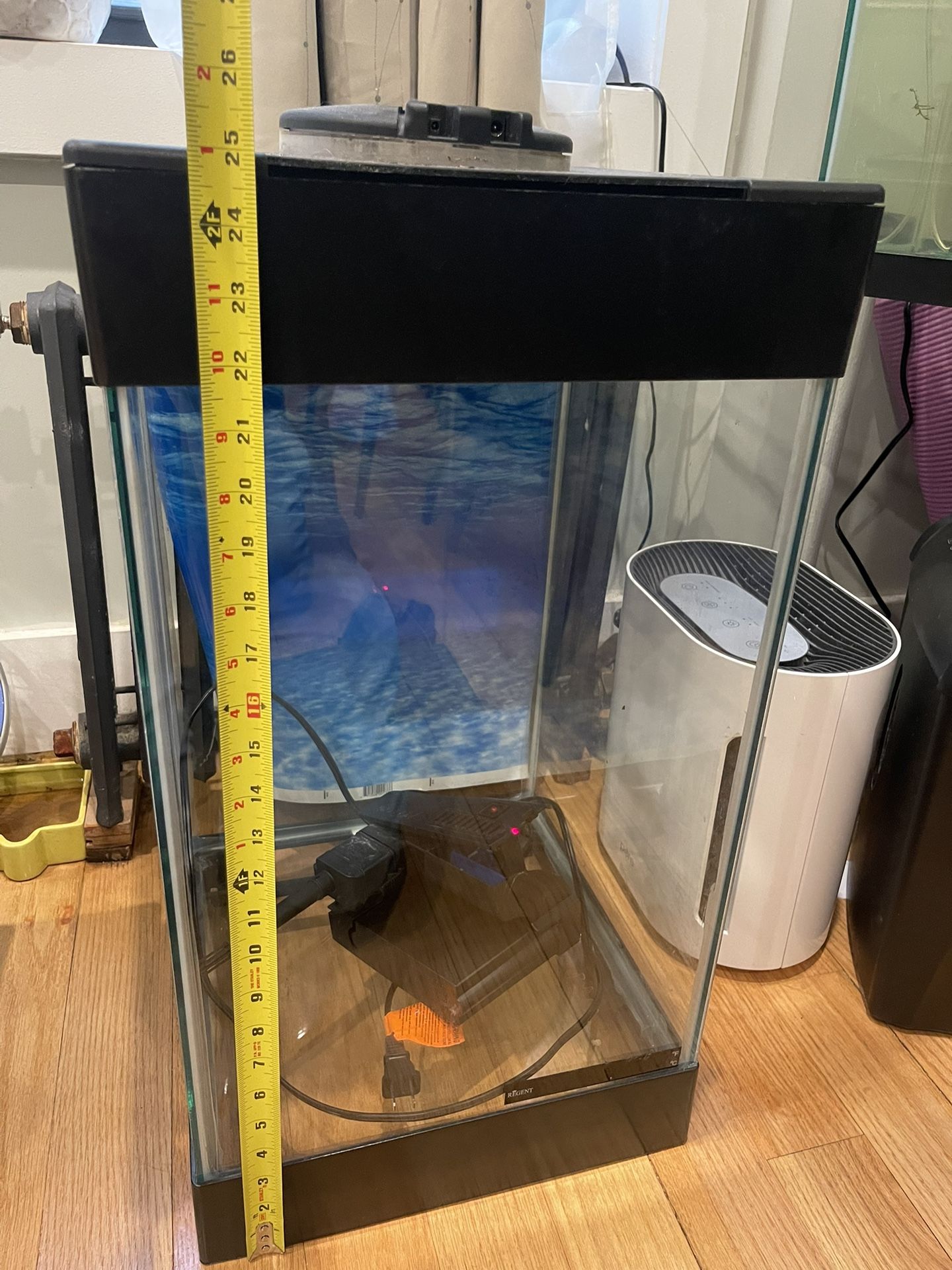 BEAUTIFUL - VERTICAL FISH TANK!