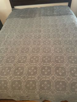 Bed cover plus two pillowcases