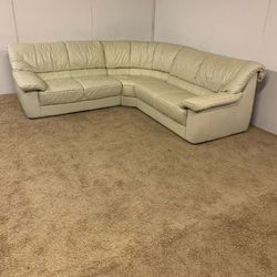 3-Piece Sectional
*Free Delivery*