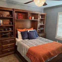 Full Size Bed, Built In Drawers 