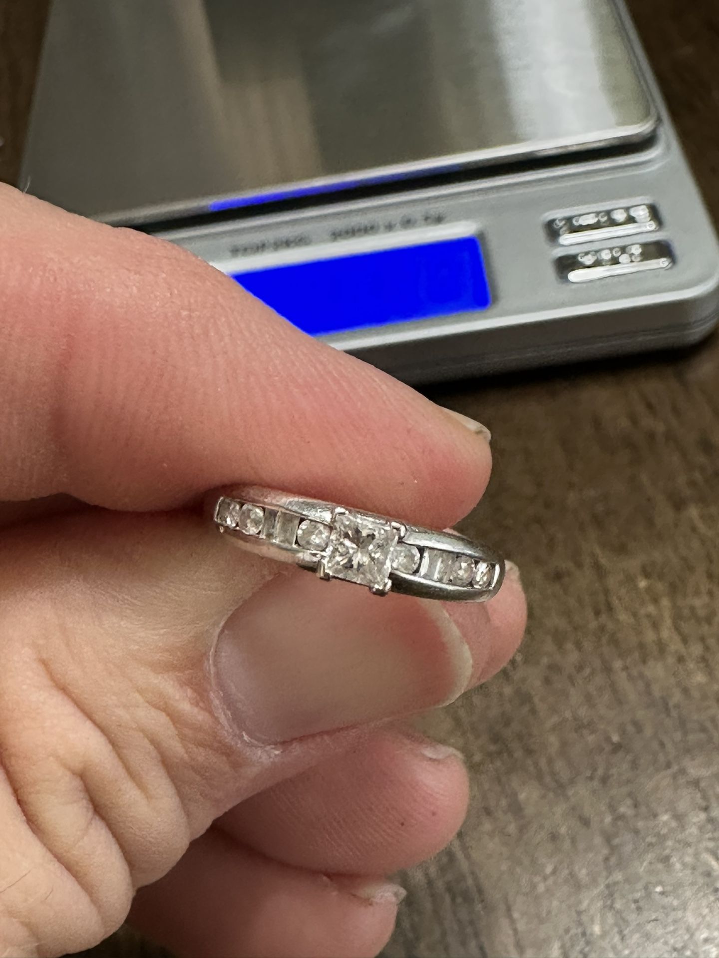 14k White Gold And Small Diamond Ring Size 6.