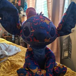 Plush Stitch Crashes Disney (Aladdin) 