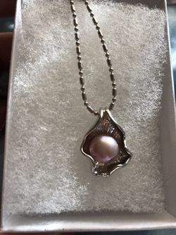 Fresh water pearl pendant with chain 16’