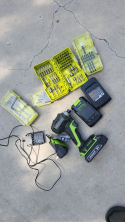Greenworks 24V cordless drill a 3 bit sets