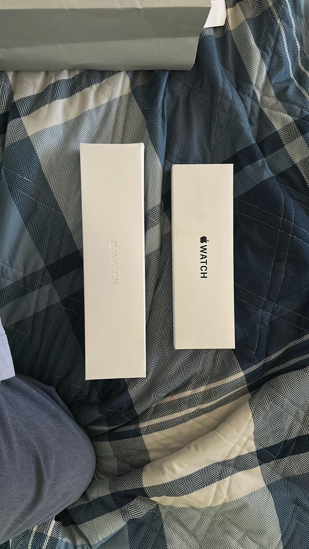 Apple Watch Se Gen2 44mm Midnight & Apple Watch 8 Series Midnight 41mm $350