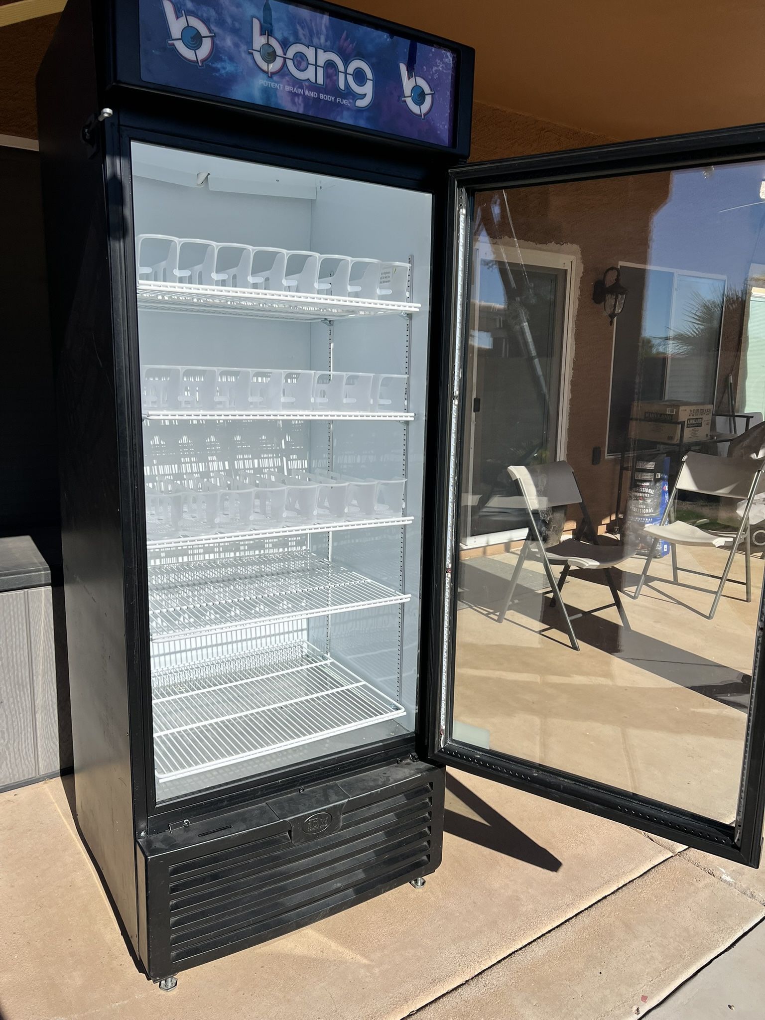 Commercial Beverage Cooler – IDW 23 cu.ft. Upright Display