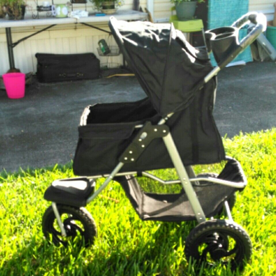 Pet stroller excellent condition like new