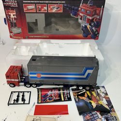 Vintage ALL ORIGINAL Hasbro Takara G1 Transformers Optimus Prime 1984 toy robot action figure