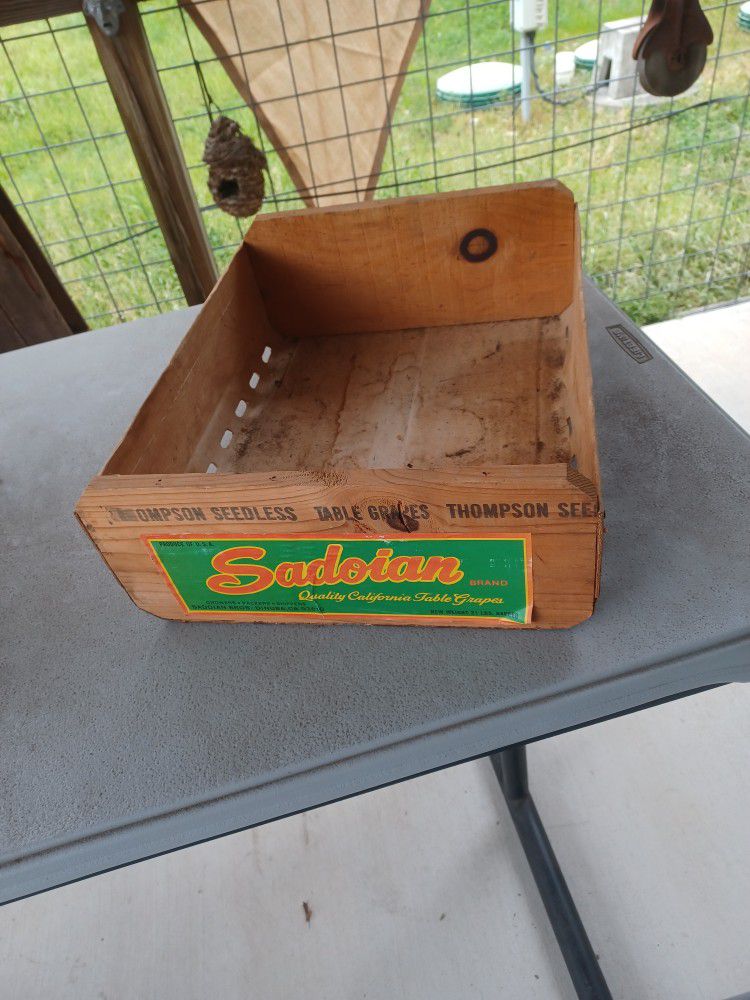 Antique Table Grape Crate (Sadoian Brand Label)
