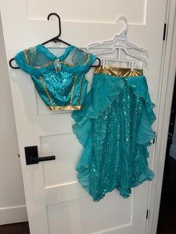 Disney Princess jasmine costume with tiara (kids 7/8)
