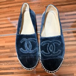 Authentic Chanel espadrilles in black and cream. Size 38