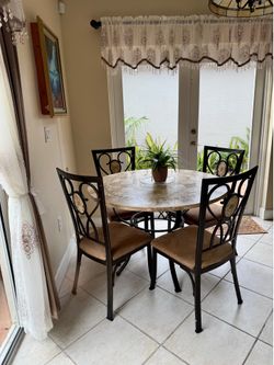 Set of dining table and 4 chairs