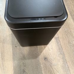 16L 4Gal Touchless Trach Can