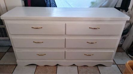 White Wooden Large 58-inch Dresser w/ Mirror
