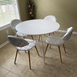 Satellite Circular Dining Table and Basket Metal Dining Armchairs In White