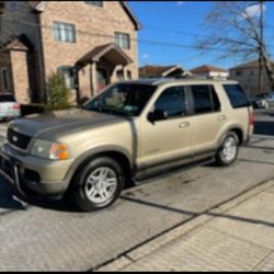 2002 Ford Explorer (EXCELLENT CONDITION)