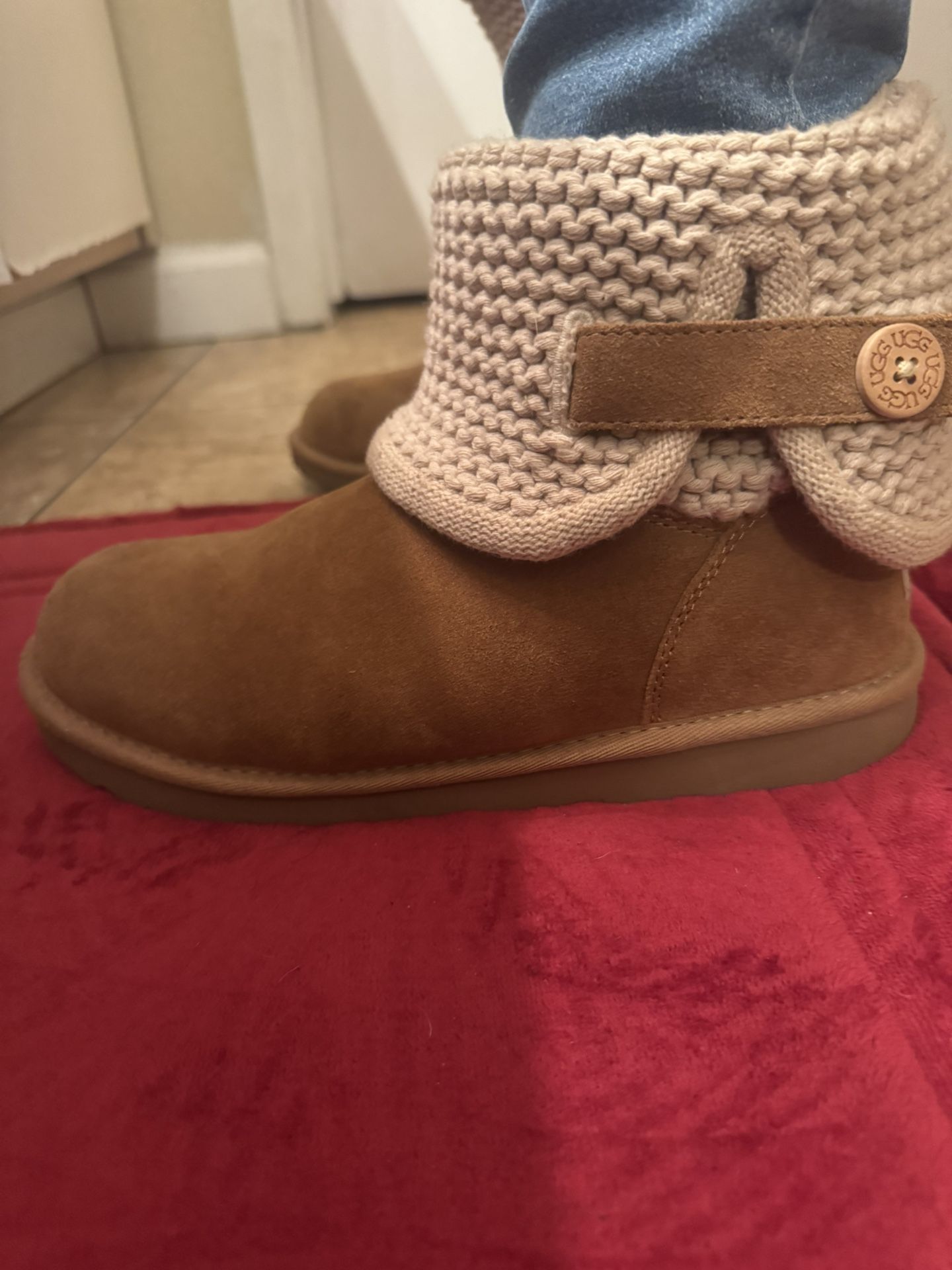 UGGs Shaina knit Boot, Chestnut $40 No Box