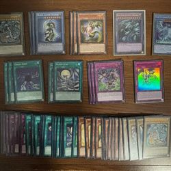 Yu-Gi-Oh! Blue Eyes White Dragon Structire Deck + Bonus cards (Protective Sleeves Included)