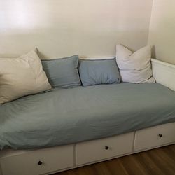 Day Bed With Pillows, Mattress And Bedding
