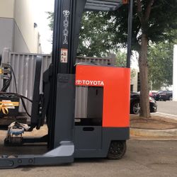 Toyota Reach Forklift 