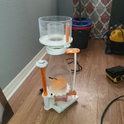 Protein Skimmer.  Needs Pump. 25.00