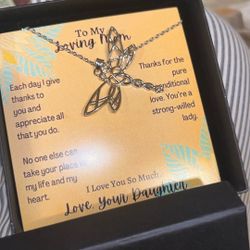 To My Loving Mom Necklace And Gift Box 
