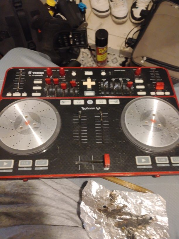 Vestax Typhoon Dj Turntables Midi Mixer