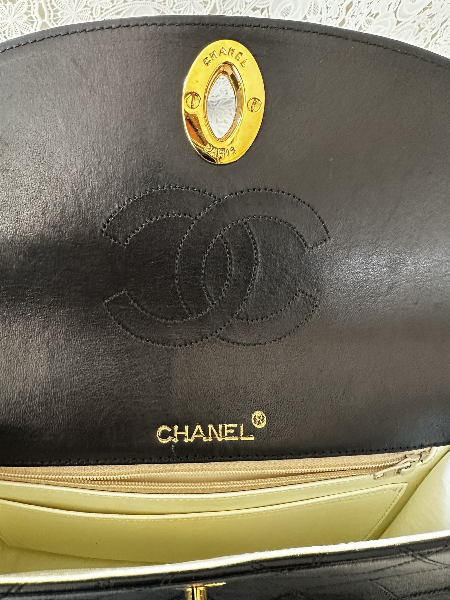 Brand New Chanel Perfect Meeting Hobo Small Black Gold Hardware for Sale in  Irvine, CA - OfferUp