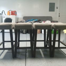 Complete Table With 4 Stools