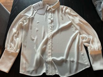 White blouse with buttons size medium new with tags