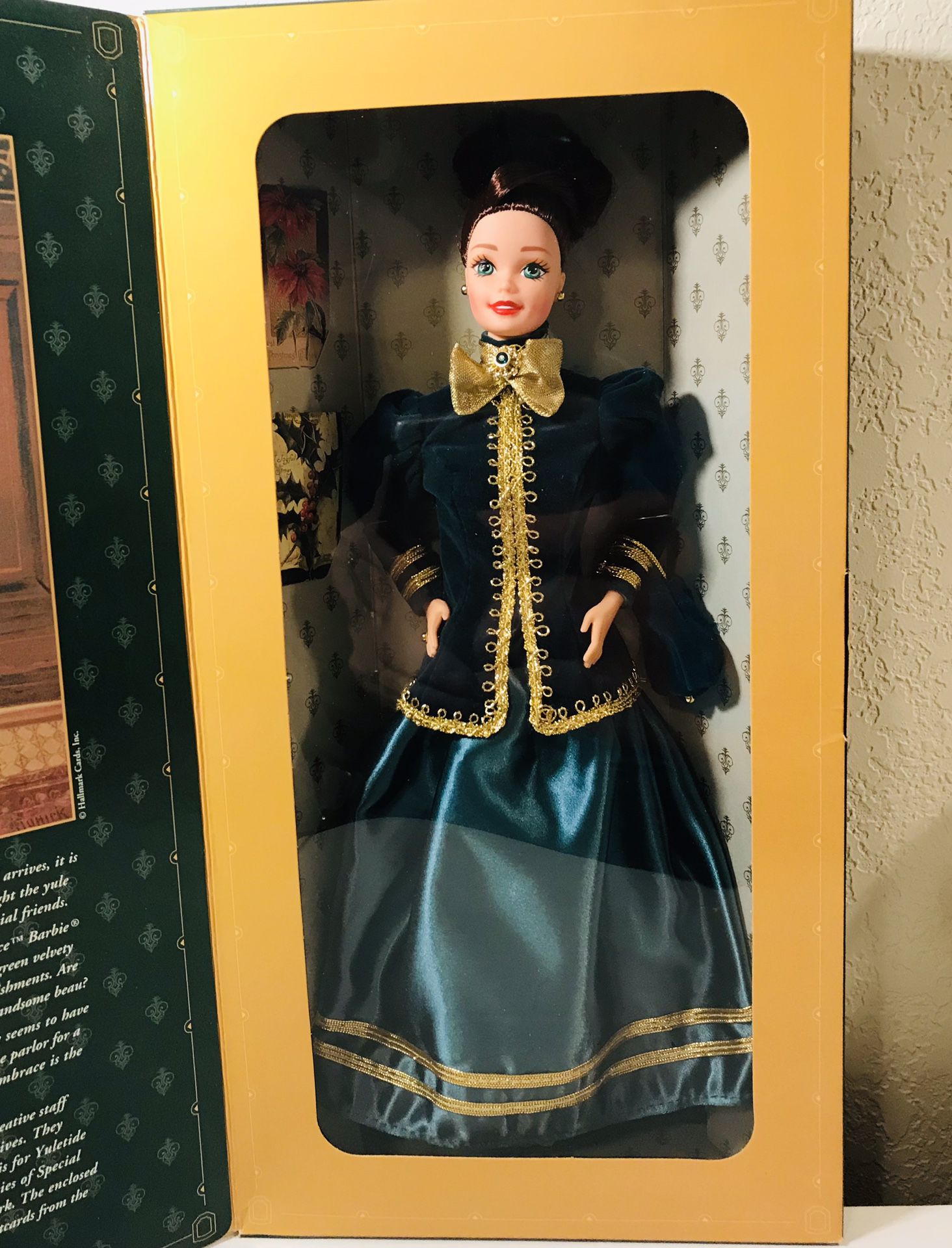 1996 Yuletide Romance Barbie Doll Hallmark Special Edition. New in Box 