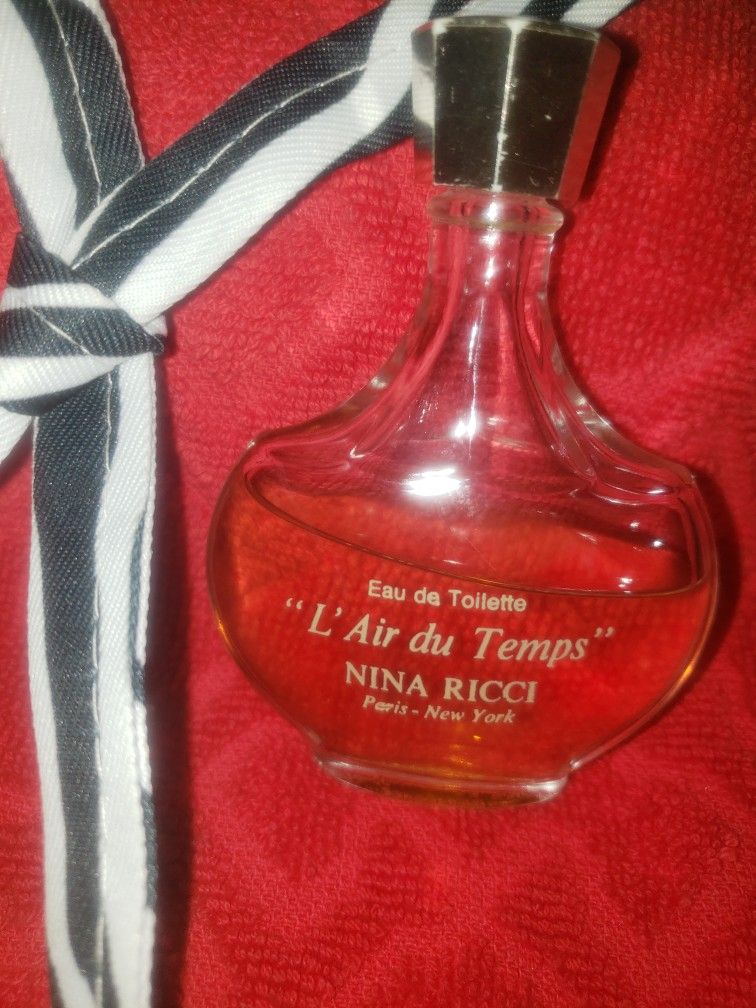 Women's Perfume ("L' Air du Temps") by NINA RICCI