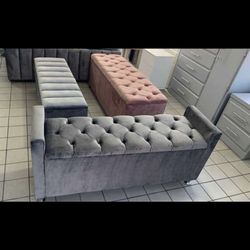 Beautiful Storage Ottoman ❤️