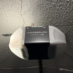 Chamberlain Garage Door Opener WiFi Powered By myQ With Indoor Button & Outdoor Keypad (earliest Pick-up December 10)