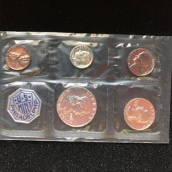 The coins in the 1962 Mint Sets were Uncirculated pieces pulled from regular production runs