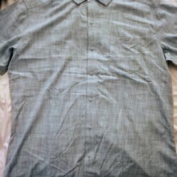 Barely Used KÜHL Short-Sleeve Button-Up Shirt (Men's Large)