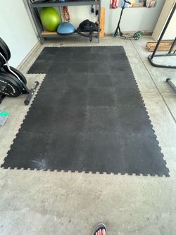 Rubber gym flooring 3/8” tiles (75 square feet)