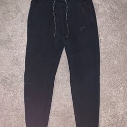 Black Nike Tech Fleece Pants
