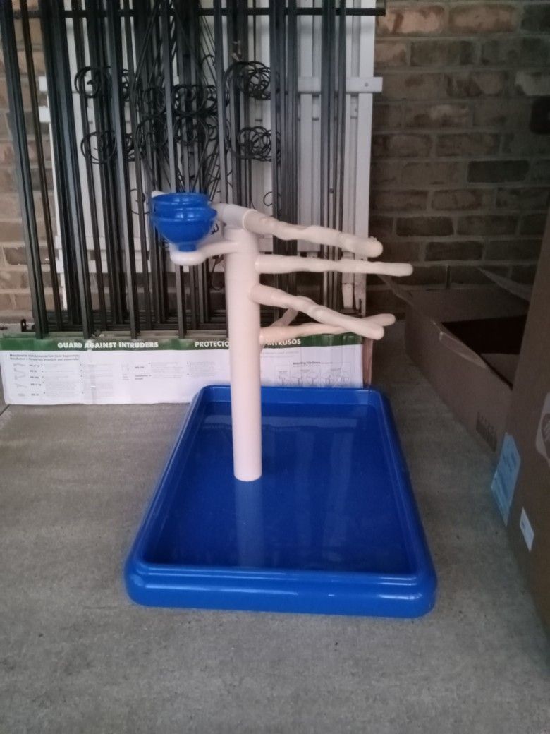 Bird Stand. Cockatiel. Perfect Condition. Clean.