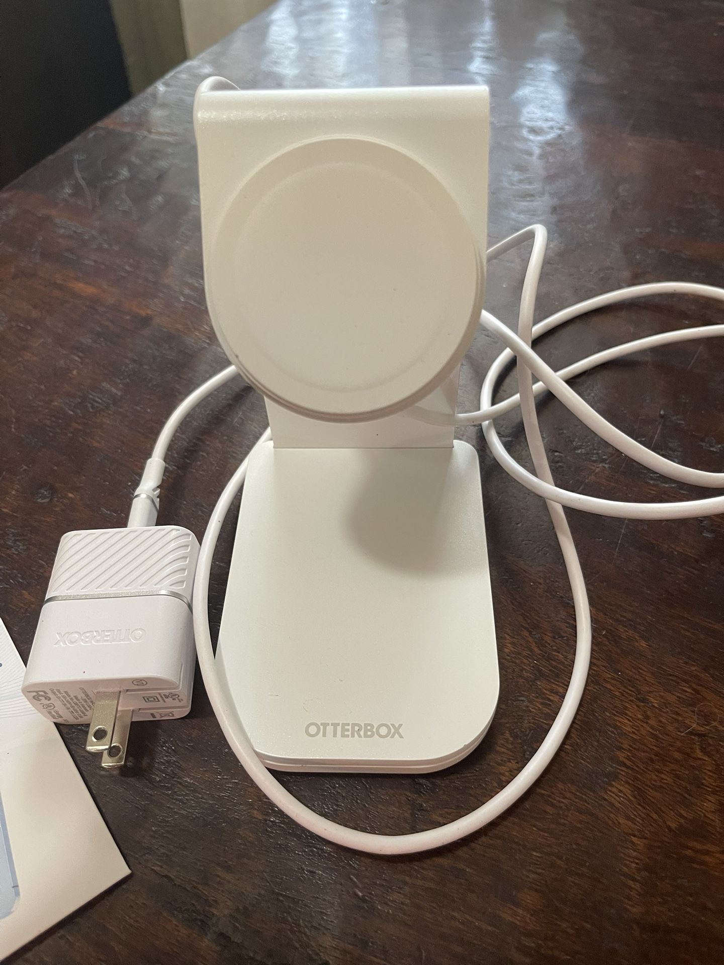 Magnetic Phone Charger/Charging Station